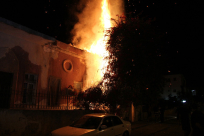  بالفيديو: حريق هائل داخل أحد المنازل العربية في شارع دونولو هروفي وسط حي الجبلية بيافا